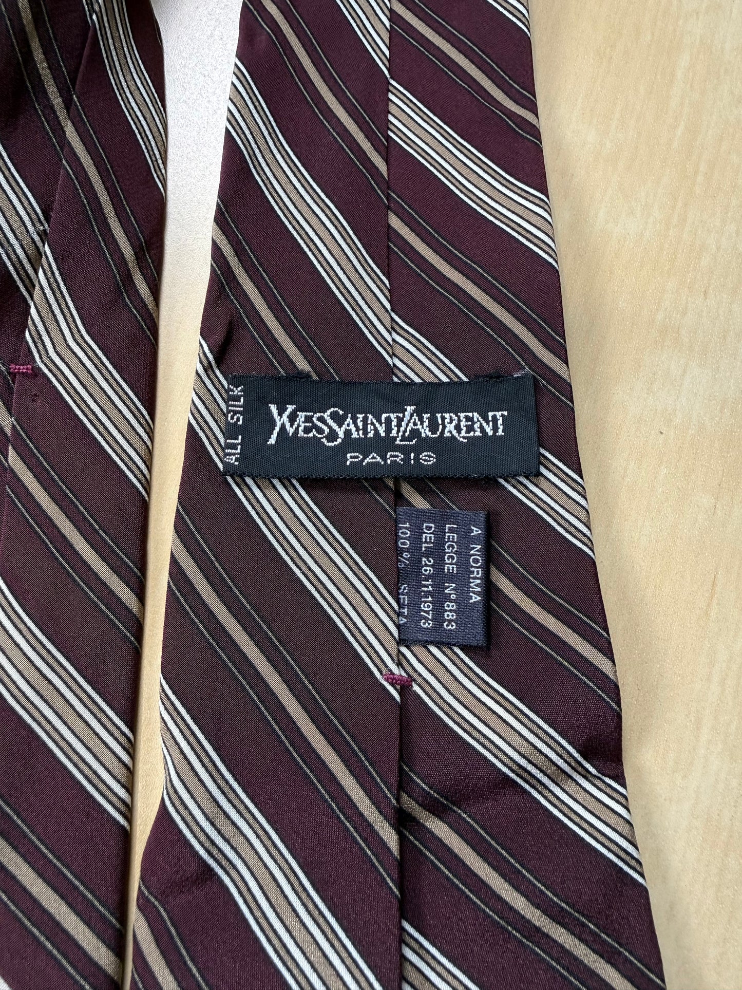 Cravatta Yves Saint Laurent vintage crêpe a righe