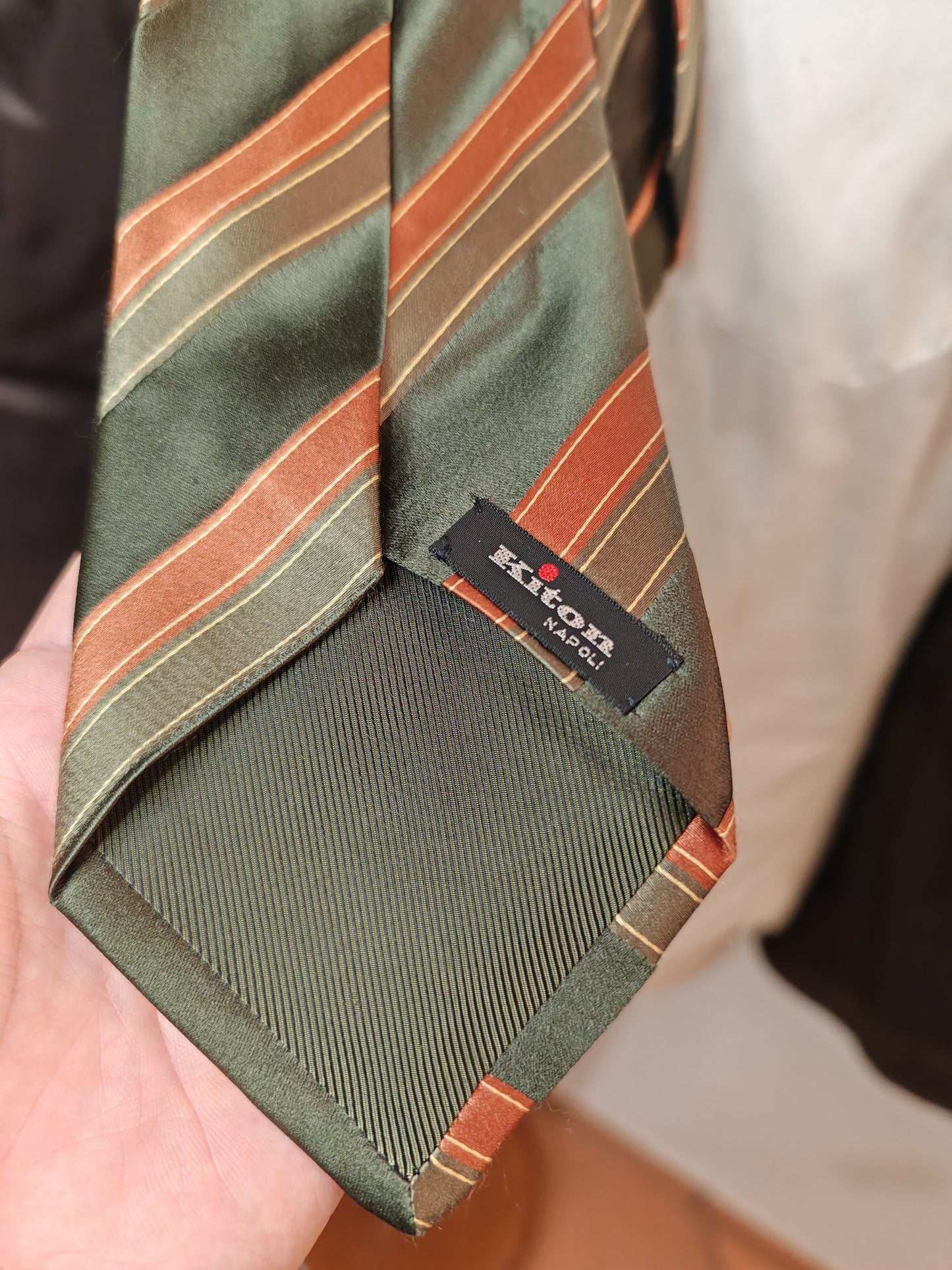 Cravatta Kiton raso verde regimental