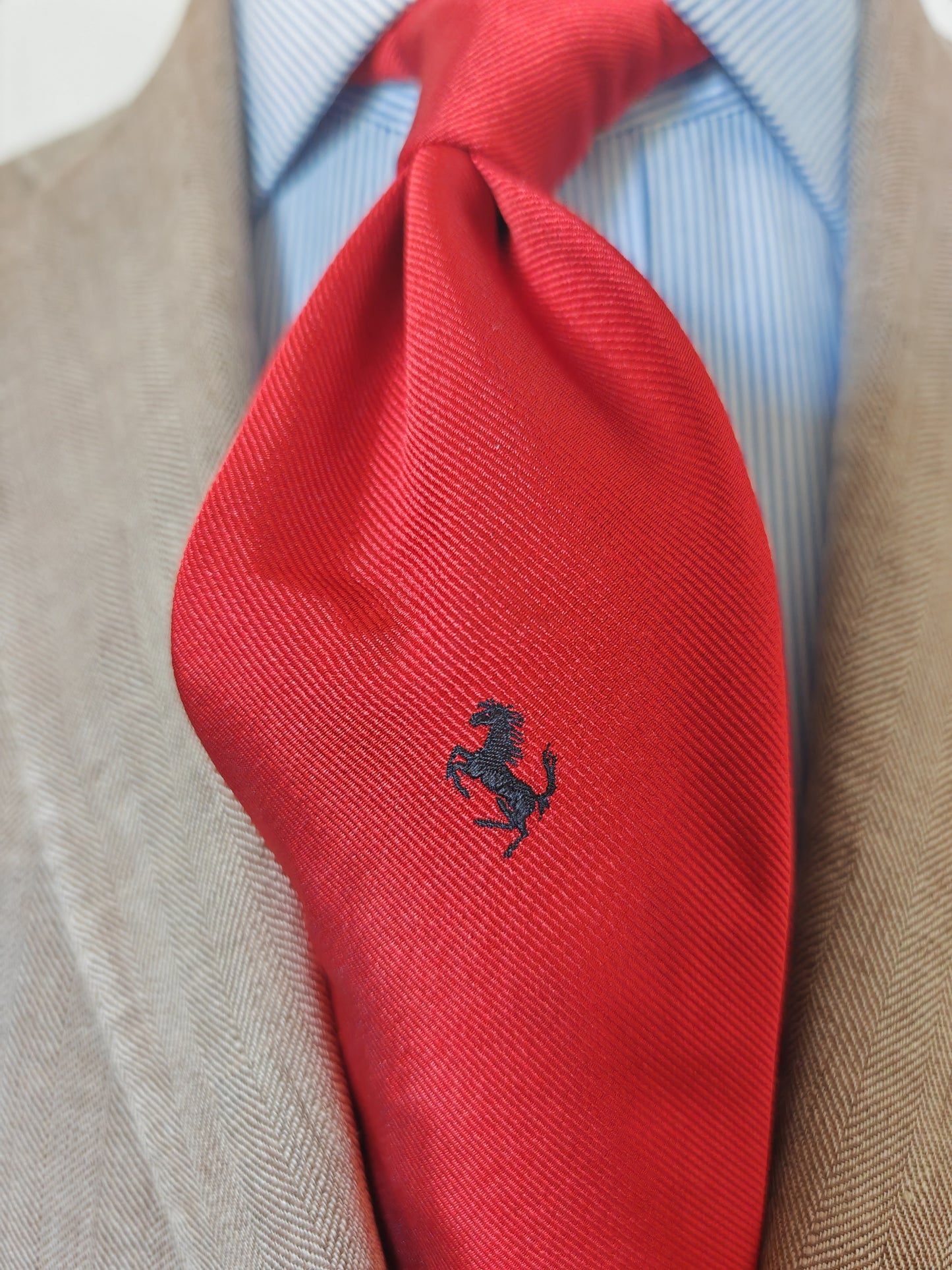 Cravatta Ferrari cavallino rampante e firma