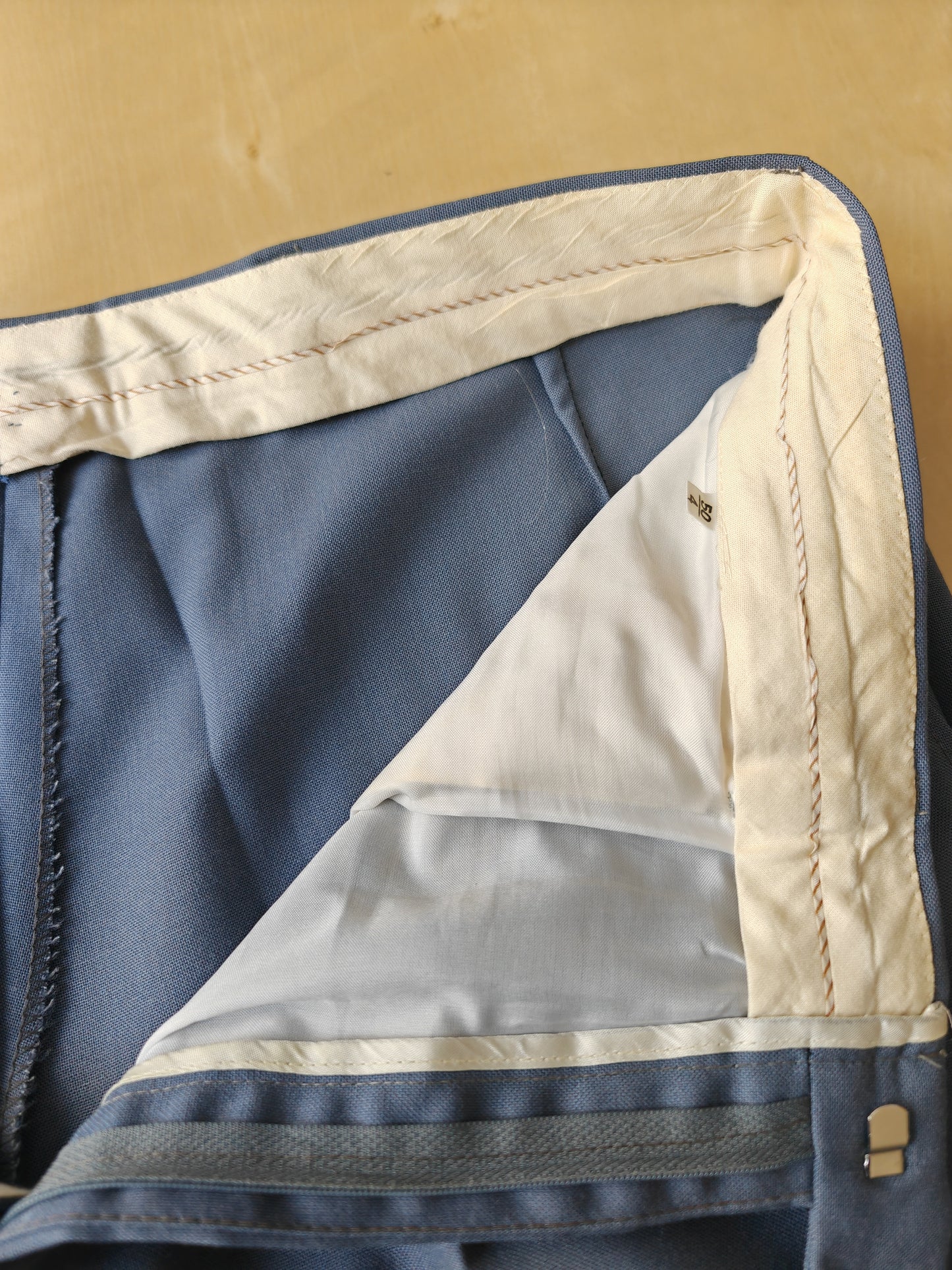 Completo anni '70 in tela di lana azzurro carta da zucchero - tg. 50