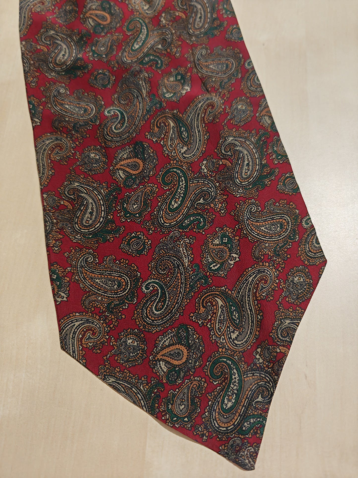 Ascot paisley fondo bordeaux