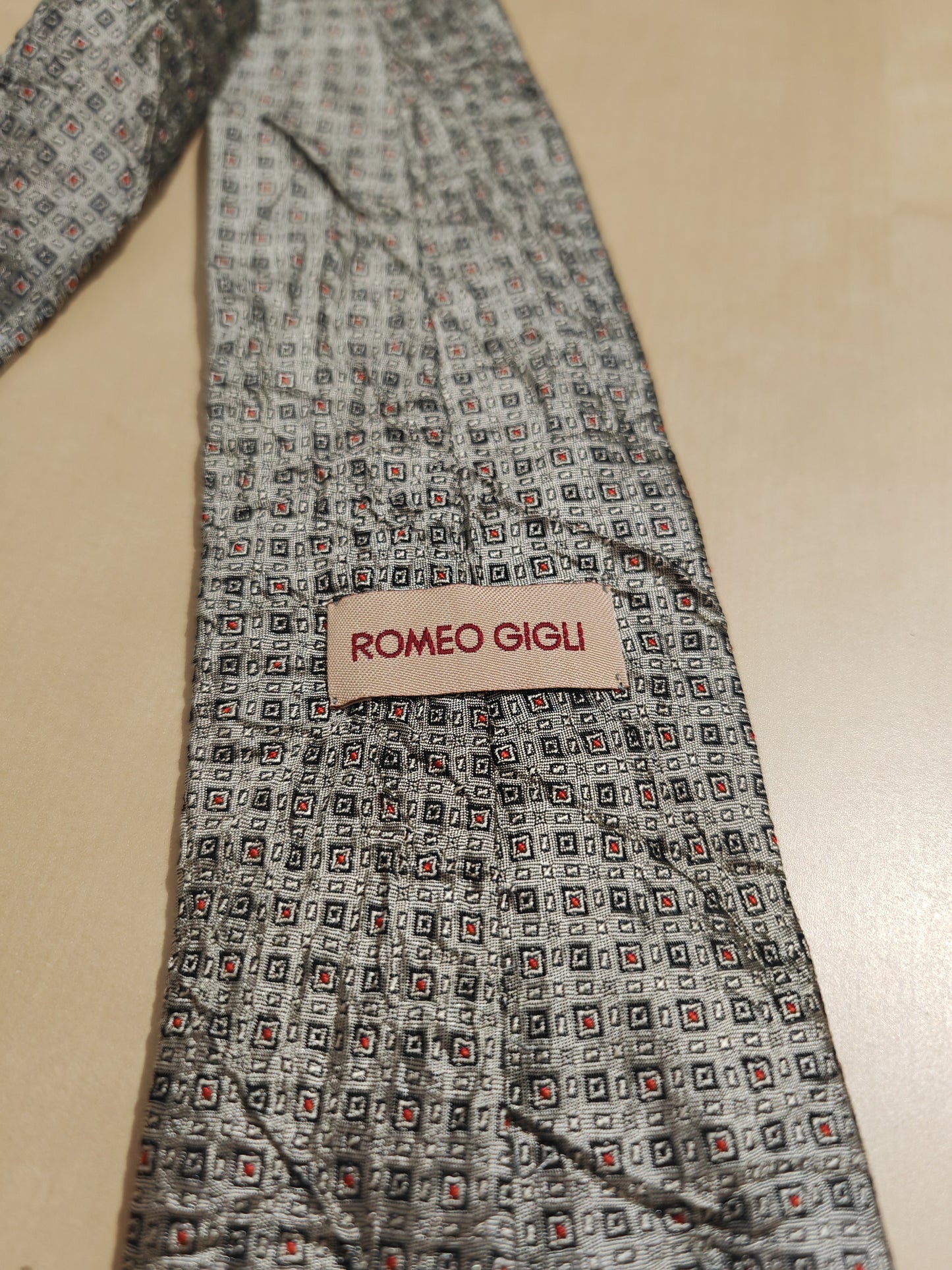 Cravatta Romeo Gigli in seta effetto crespo