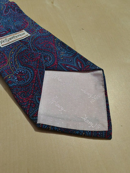 Cravatta Yves Saint Laurent paisley e floreale