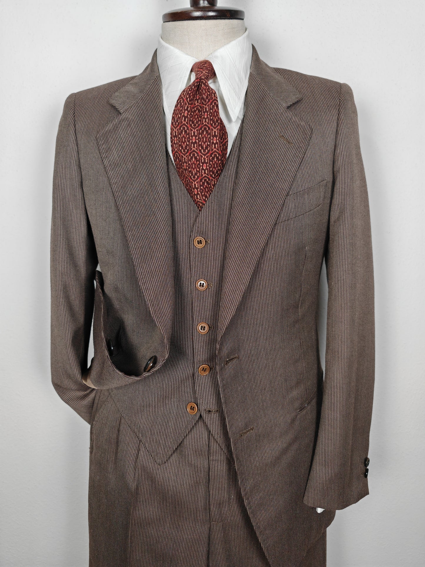 Completo 3 pezzi svasato anni '70 marrone spigato - tg. 44