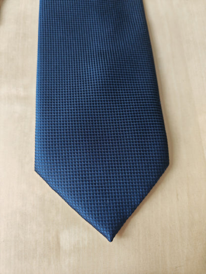 Cravatta blu tinta unita trama quadrettini