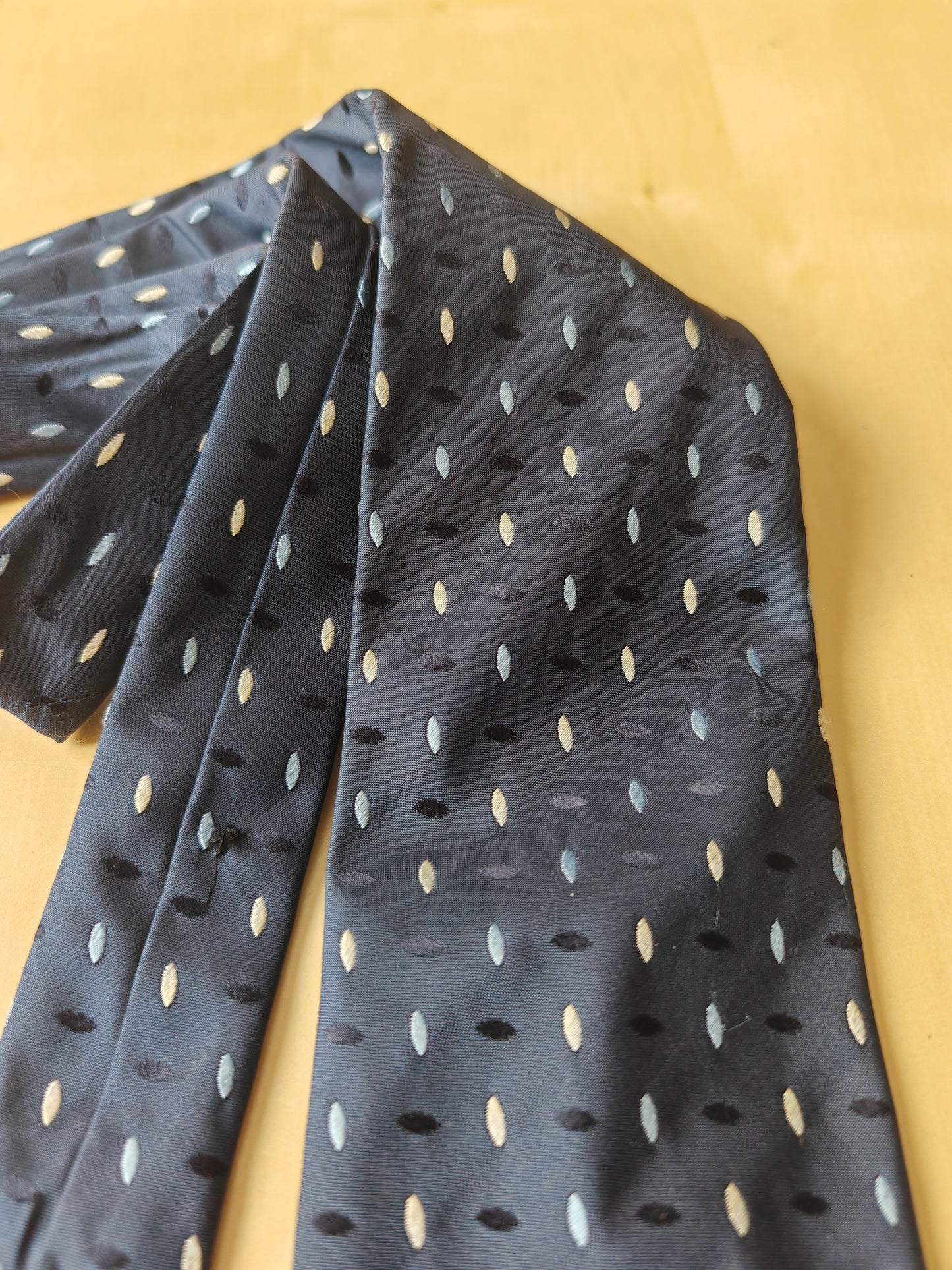 Cravatta in raso micro fantasia