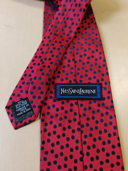 Cravatta Yves Saint Laurent rossa a pois 🐞