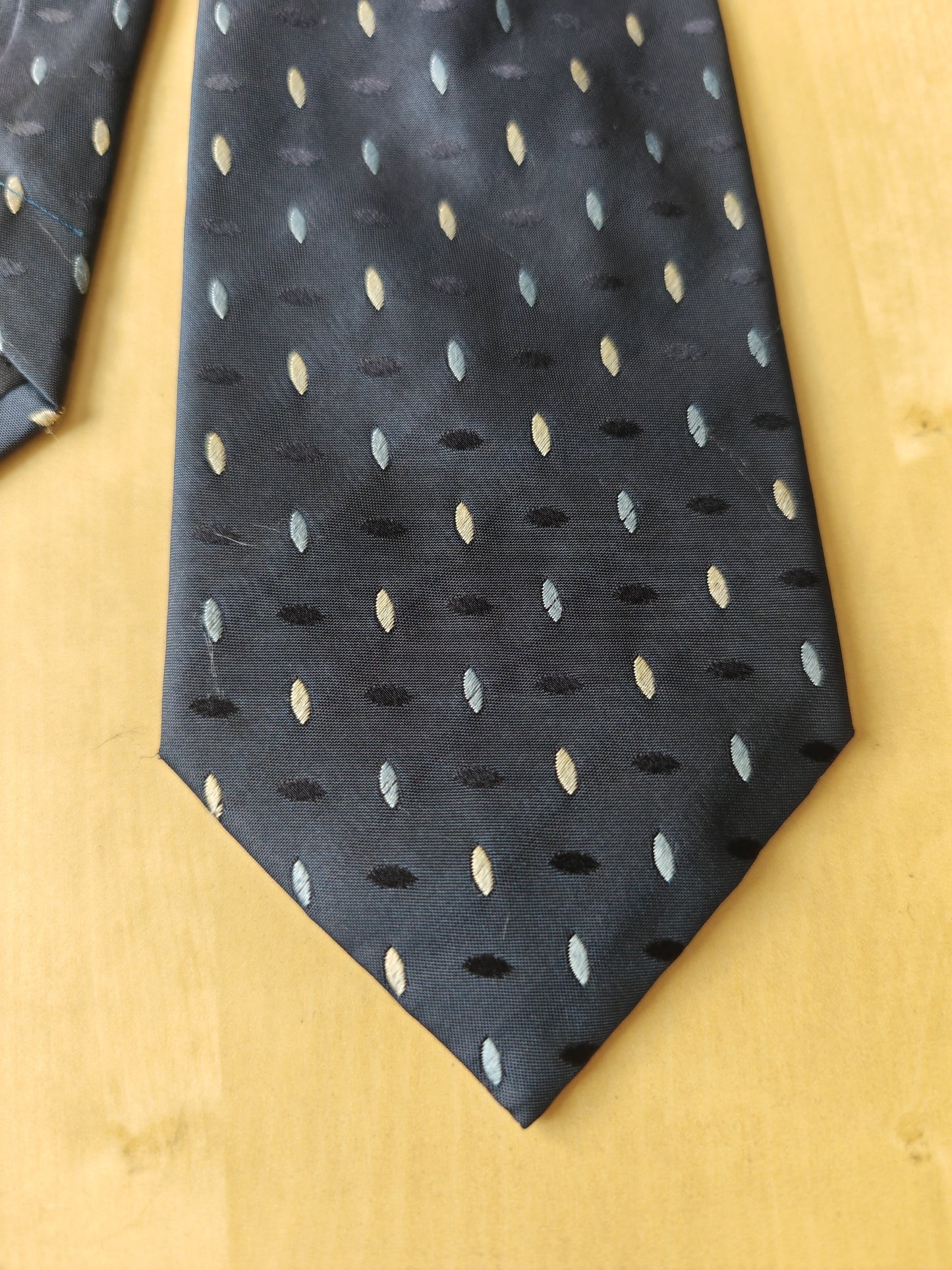 Cravatta in raso micro fantasia