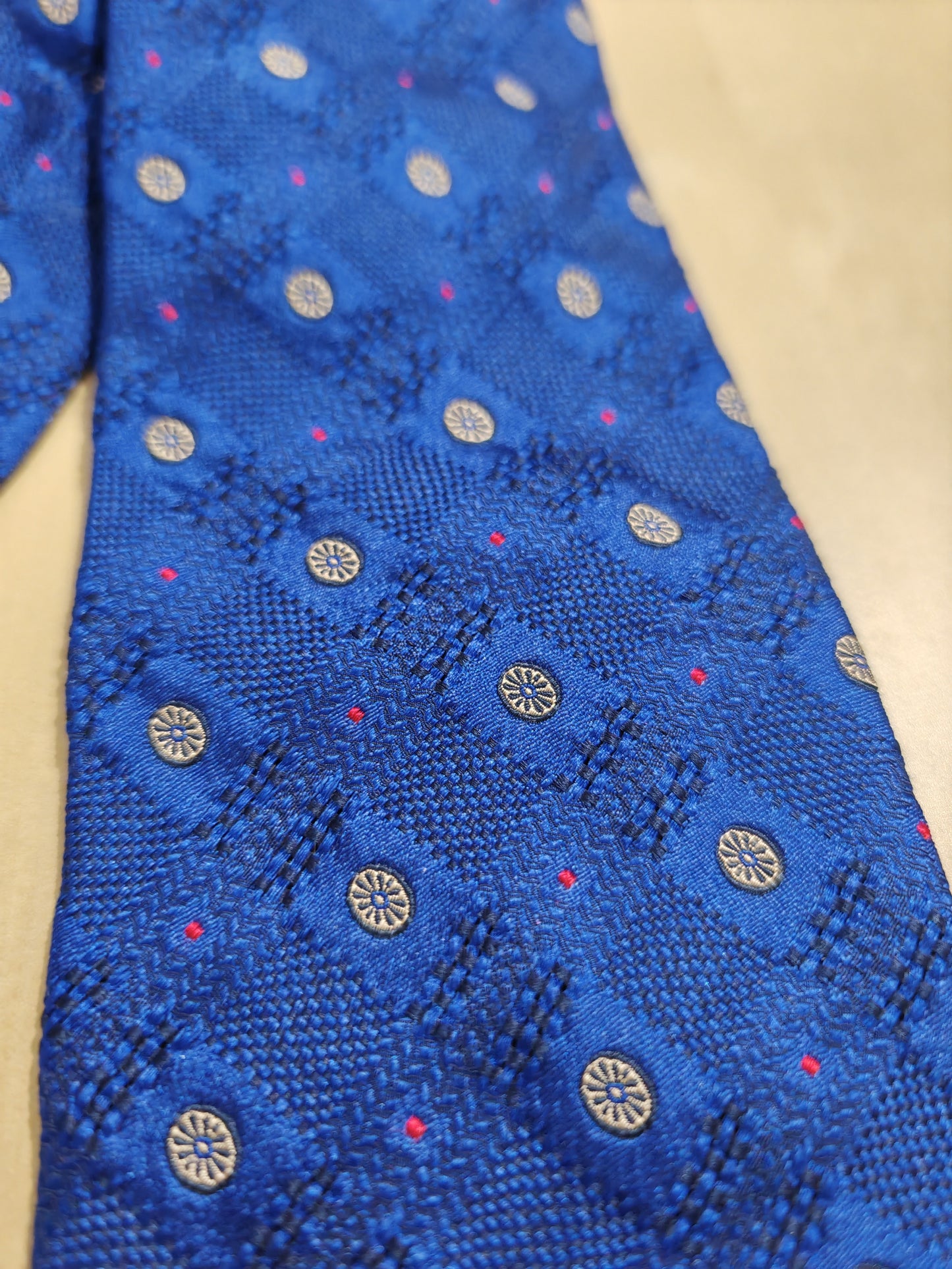 Cravatta blu elettrico in seta jacquard