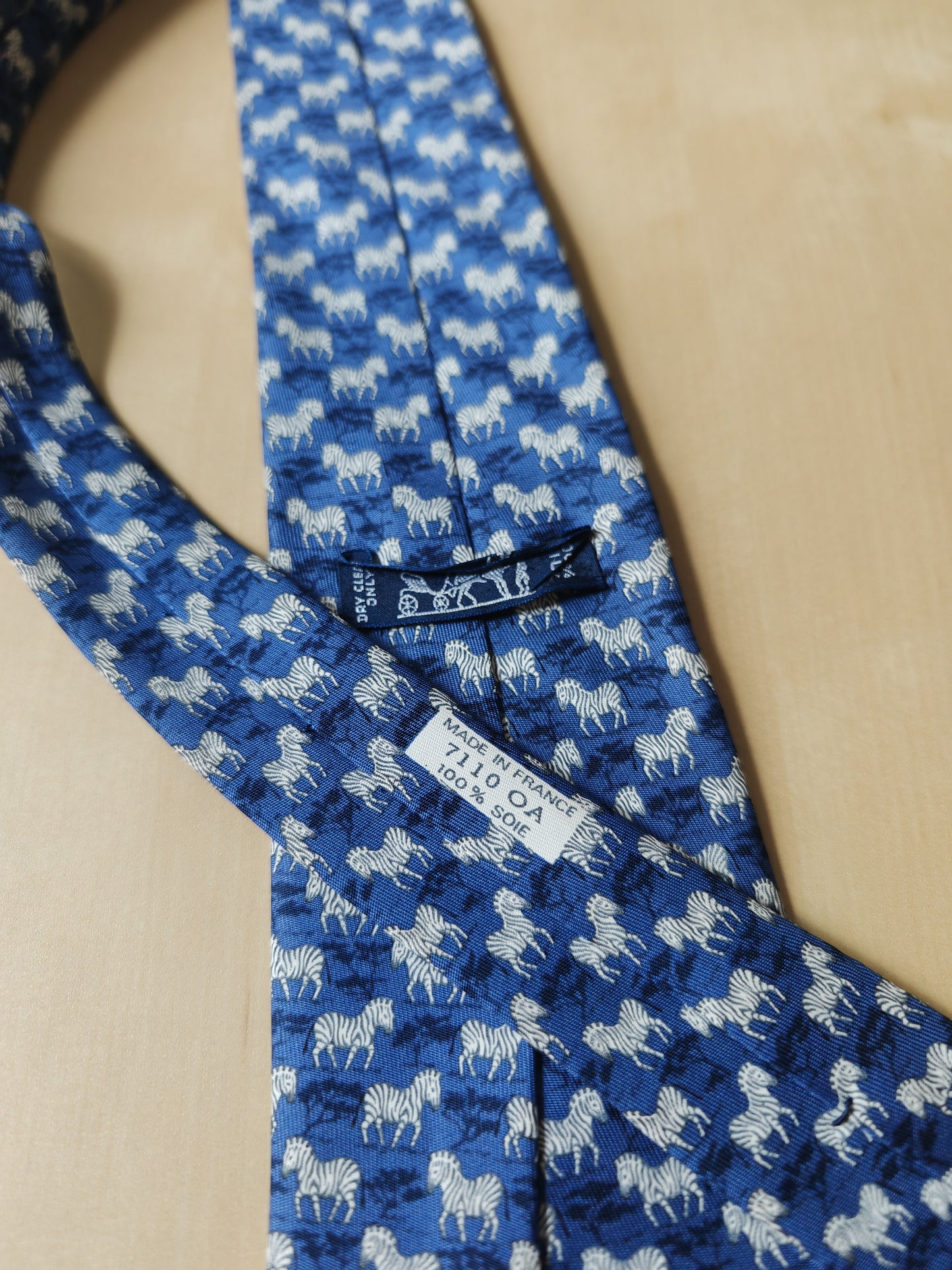 Cravatta Hermès 7110 OA con zebre e savana