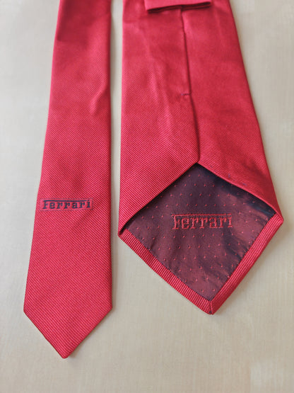 Cravatta Ferrari cavallino rampante e firma