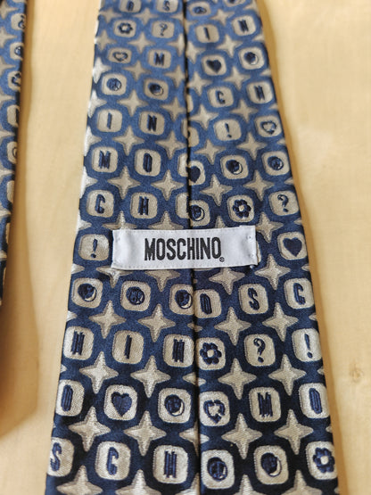 Cravatta Moschino con loghi e lettere