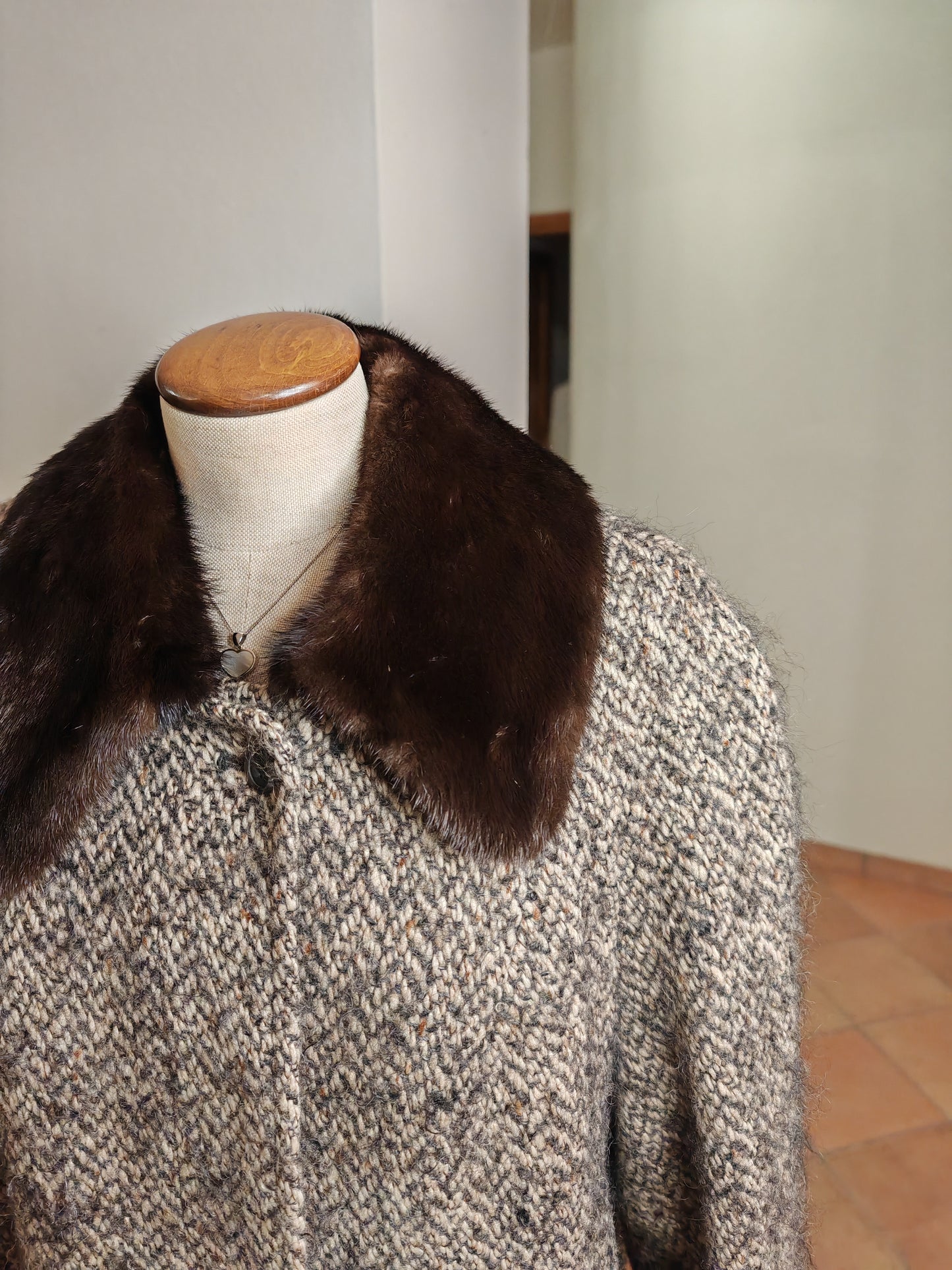 Cappotto Burberrys anni '80 in Irish tweed collo visone - tg. 46