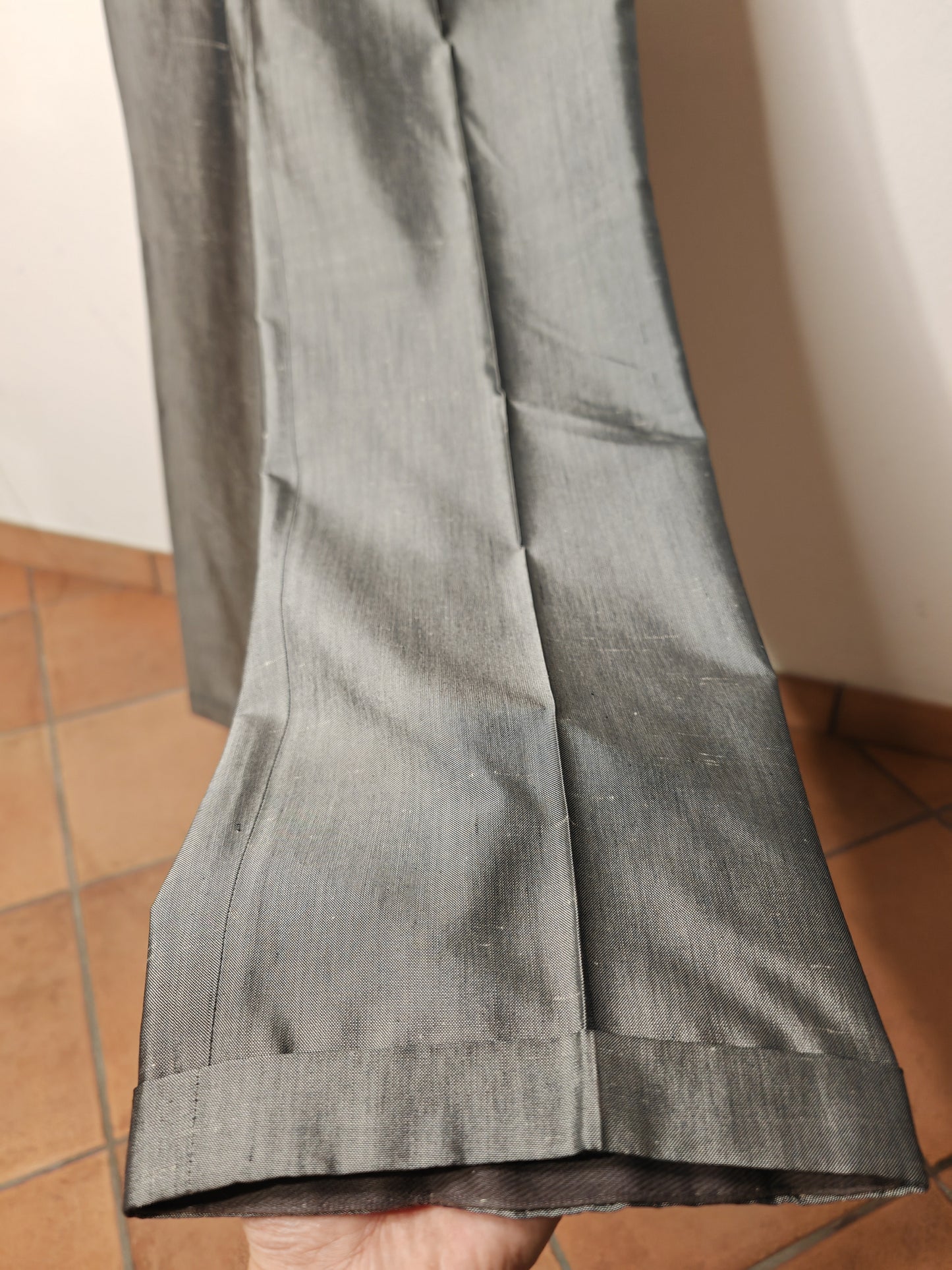 Pantalone anni '90 in pura seta shantung, nuovo fondo magazzino - tg. 50