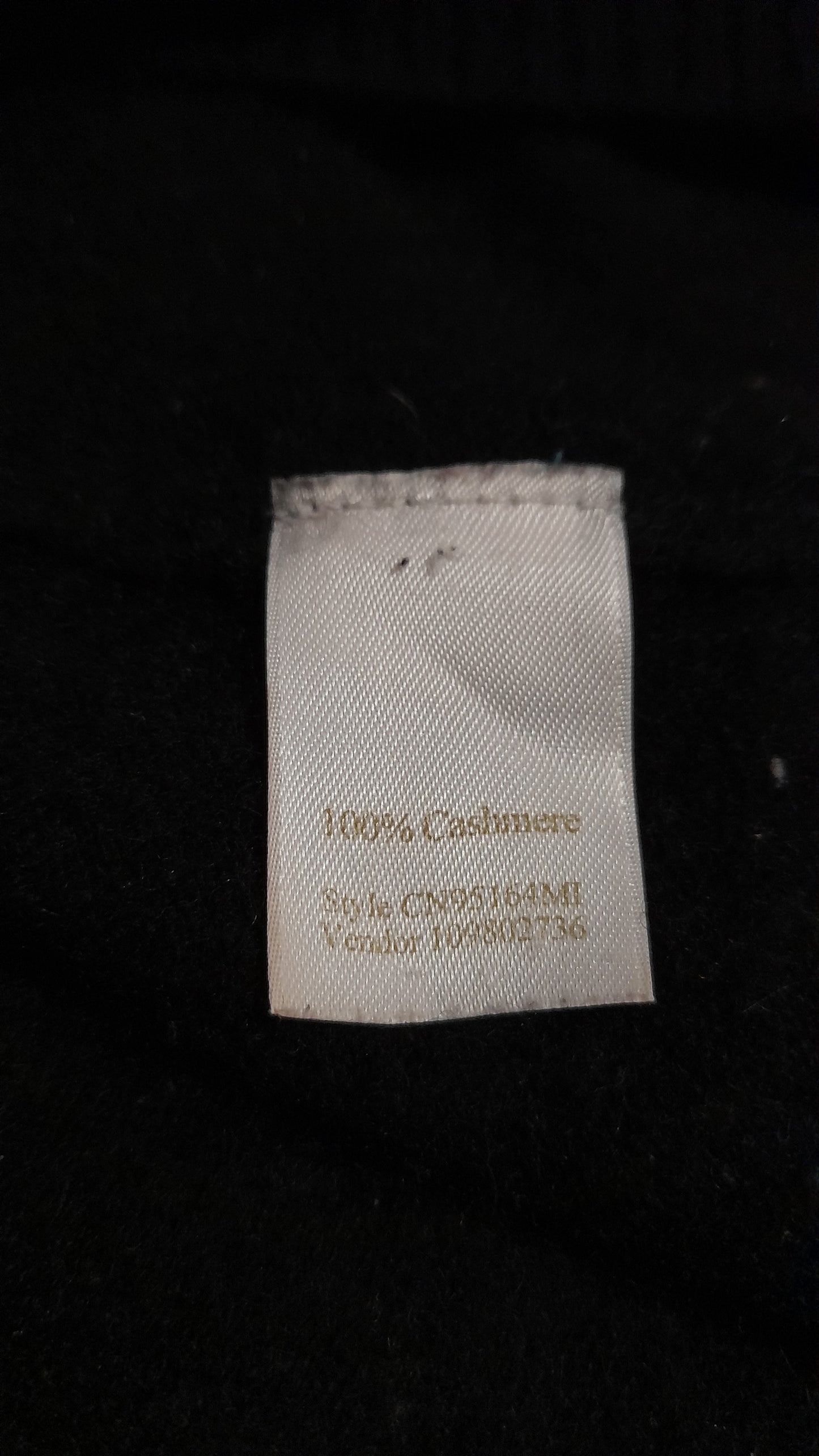 Maglioncino nero scollo a V 100% cashmere