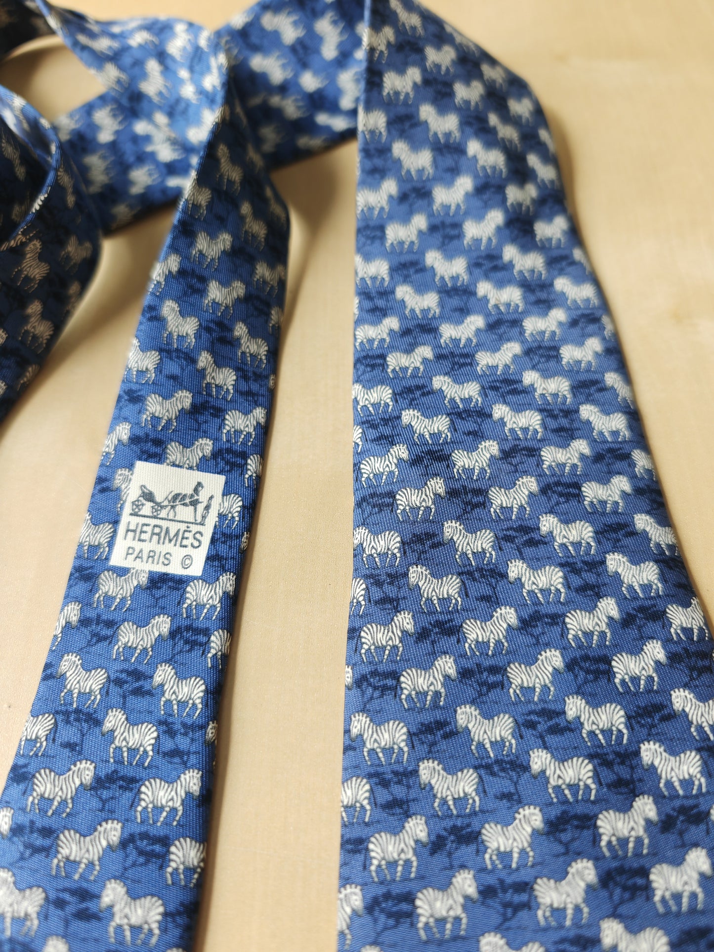 Cravatta Hermès 7110 OA con zebre e savana