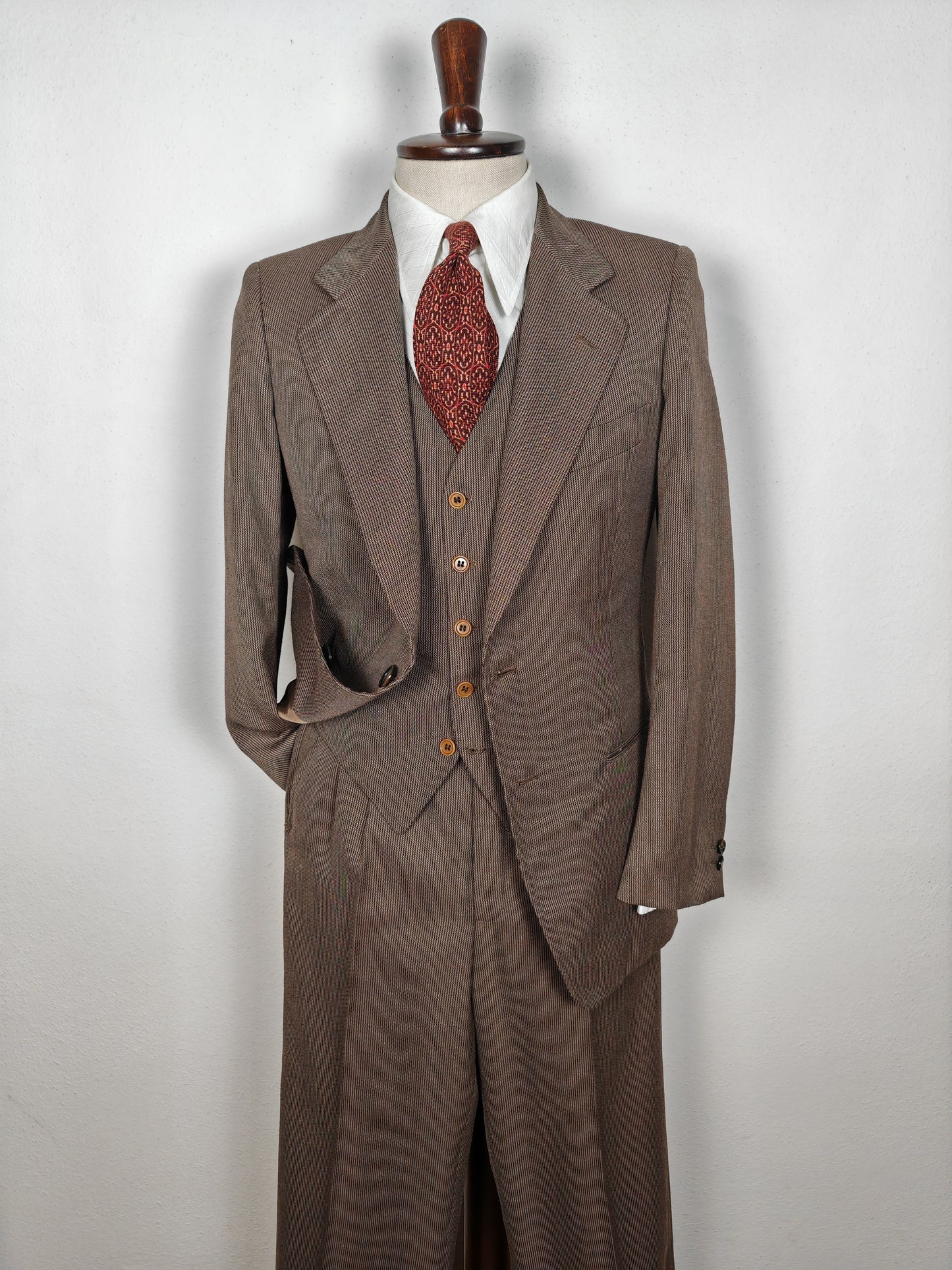 Completo 3 pezzi svasato anni '70 marrone spigato - tg. 44