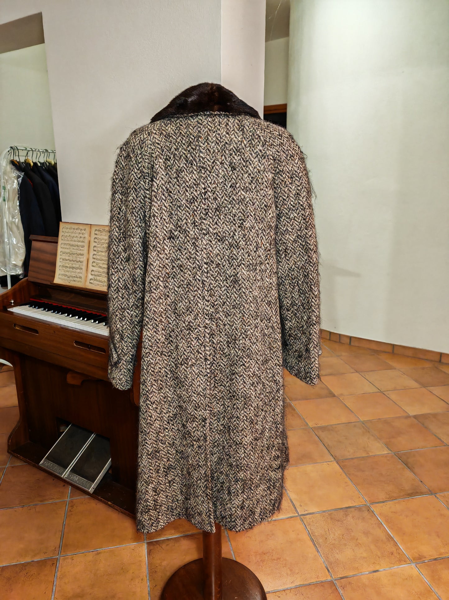 Cappotto Burberrys anni '80 in Irish tweed collo visone - tg. 46