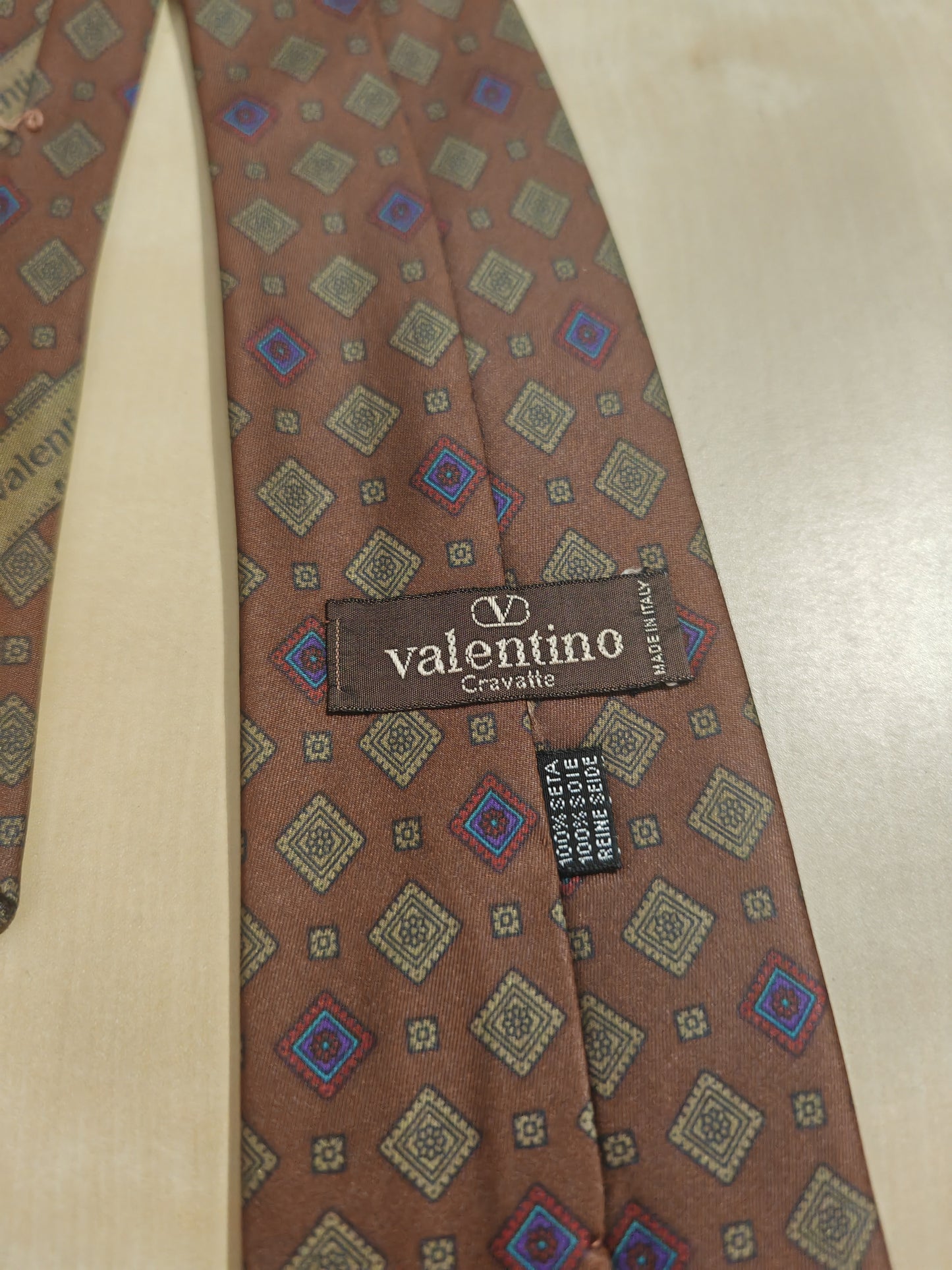 Cravatta Valentino marrone decorazioni geometriche