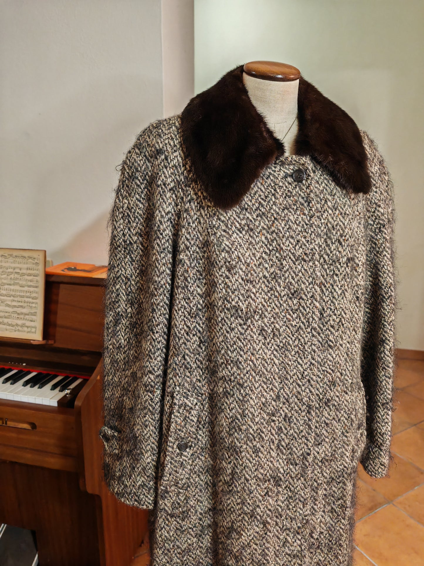 Cappotto Burberrys anni '80 in Irish tweed collo visone - tg. 46