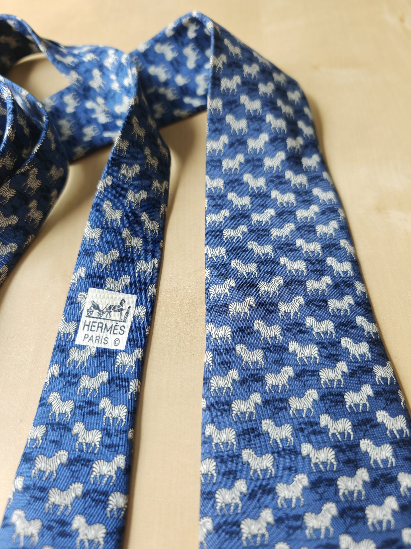 Cravatta Hermès 7110 OA con zebre e savana