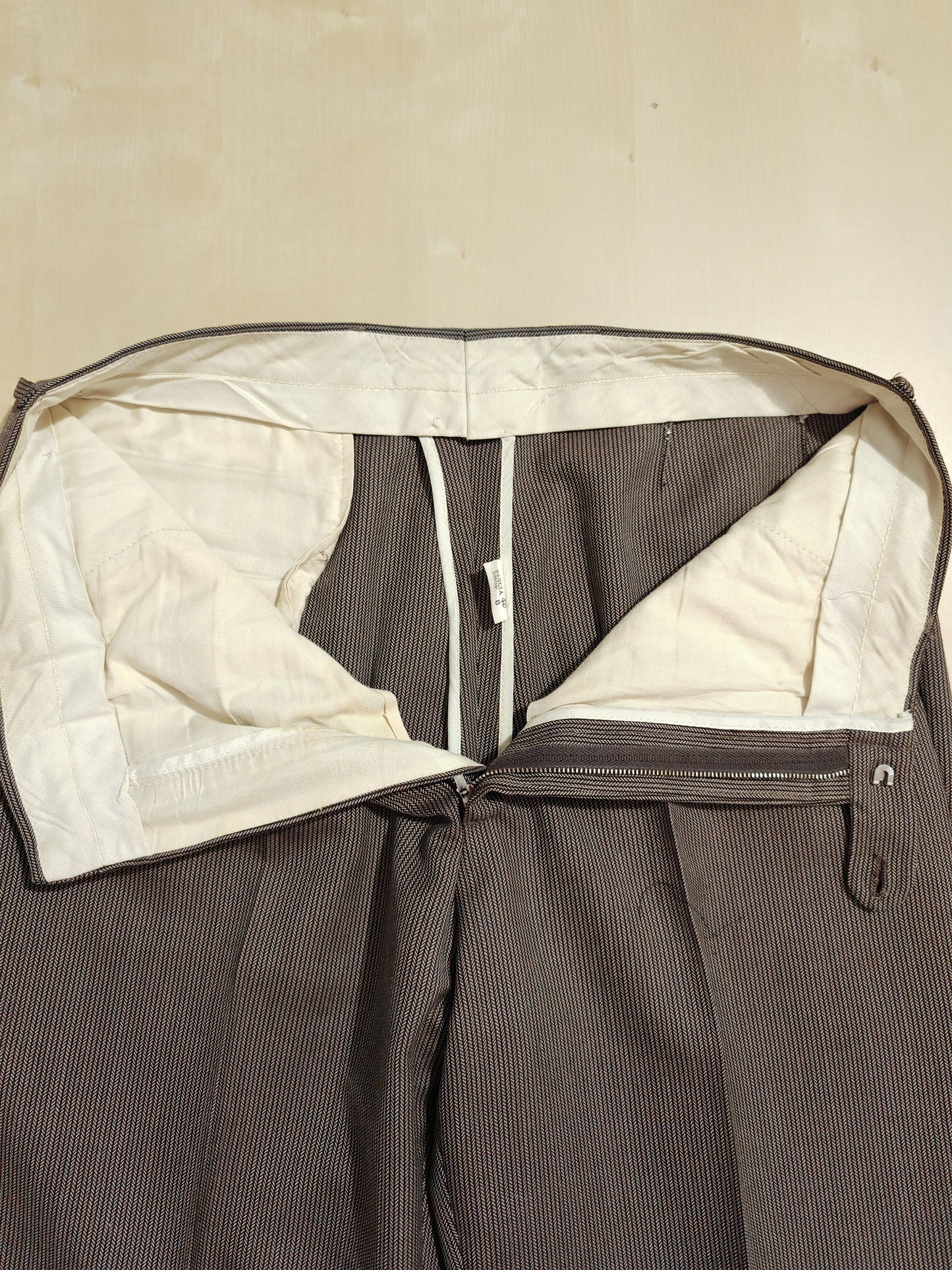 Completo 3 pezzi svasato anni '70 marrone spigato - tg. 44