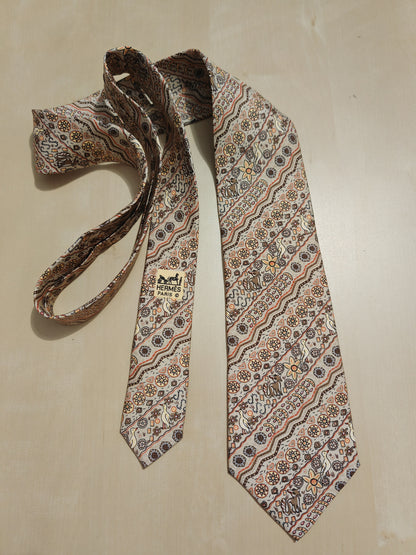 Cravatta Hermès 7640 TA fantasia geometrica e animali