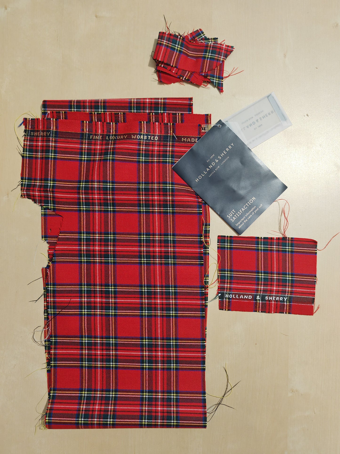 Due pezzi sartoriale in tartan Royal Stewart, tessuto Holland & Sherry - tg. 54