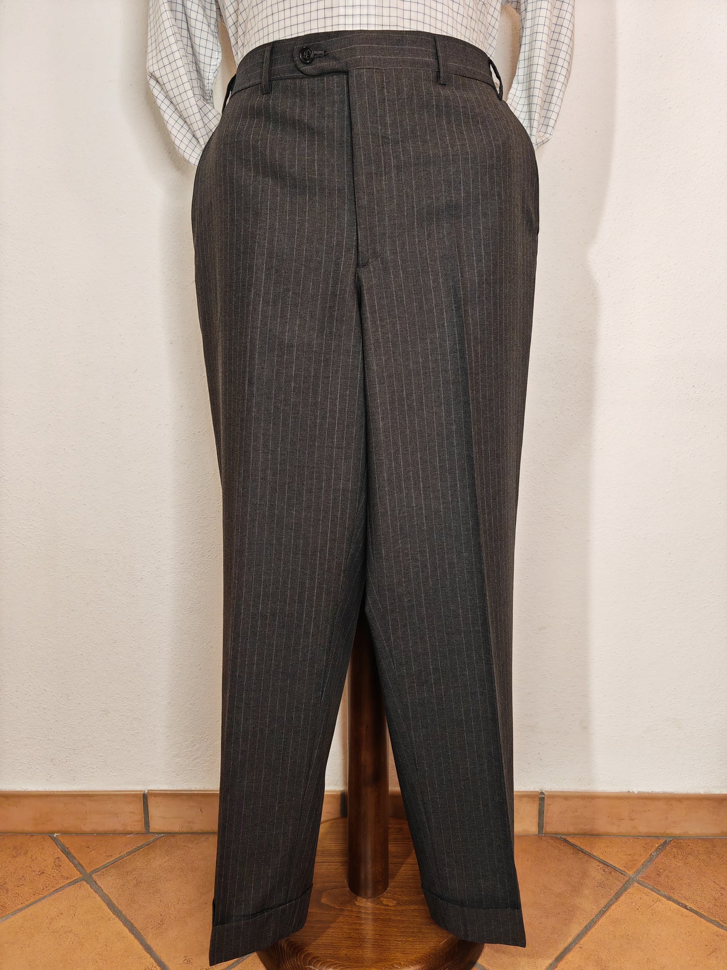 Completo Corneliani linea sartoria in fresco lana antracite gessato - tg. 52