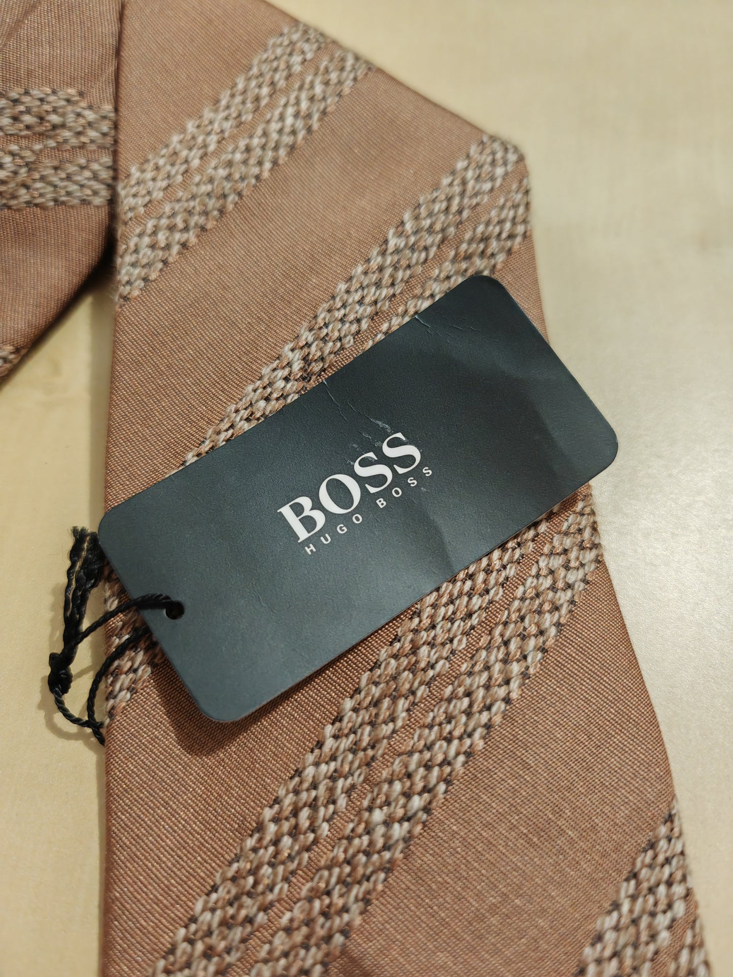 Cravatta Hugo Boss in seta e lana (nuova)