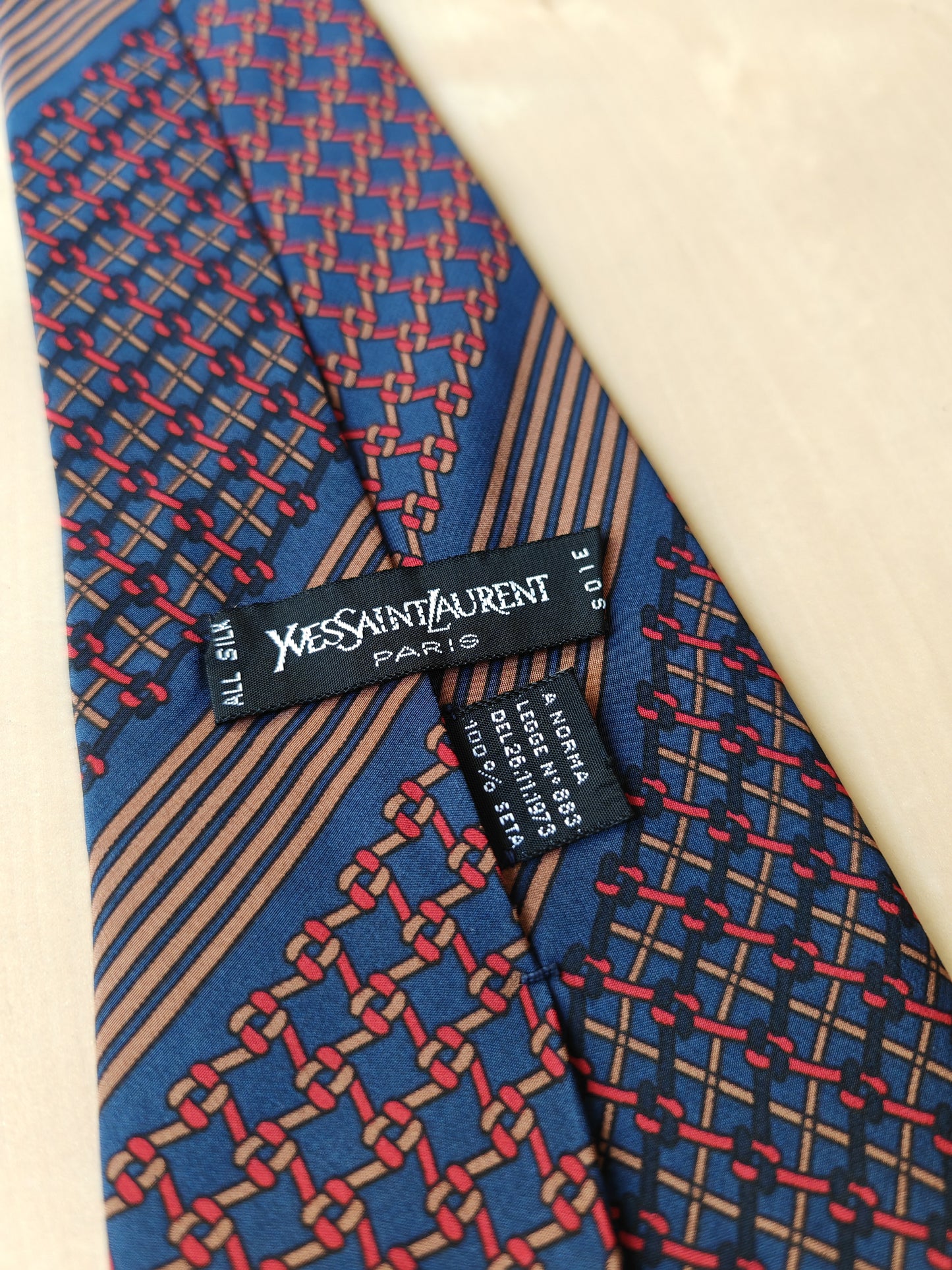 Cravatta Yves Saint Laurent anni '70 pala 11,5 cm