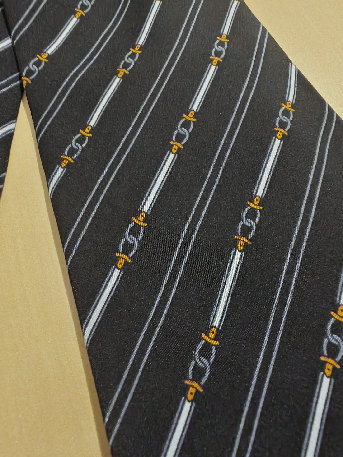 Gucci vintage tie with horsebit-like pattern