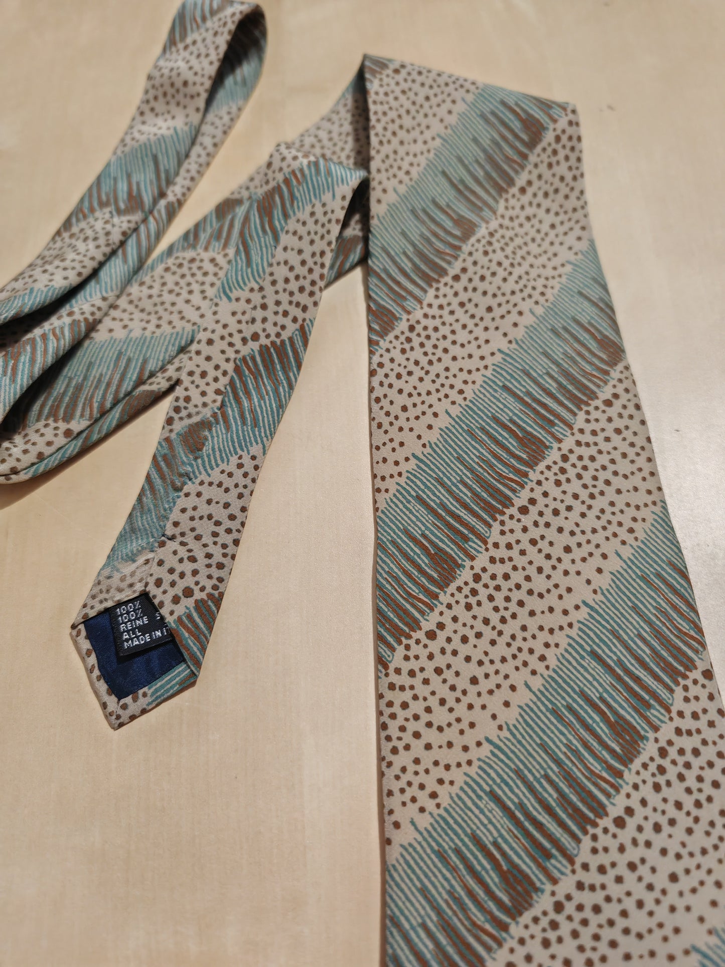 Cravatta Krizia verde salvia fantasia righe diagonali