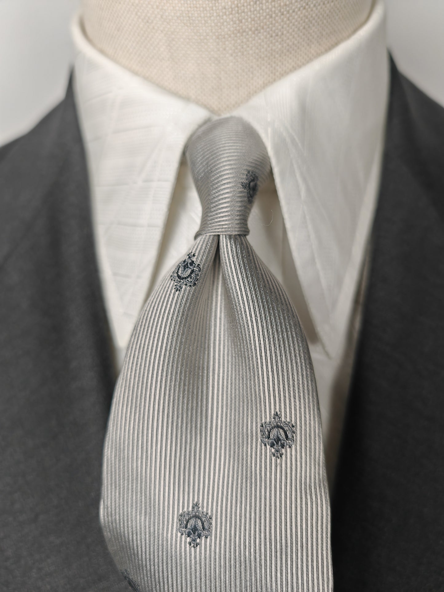 Cravatta Lanvin in seta cannettata color argento